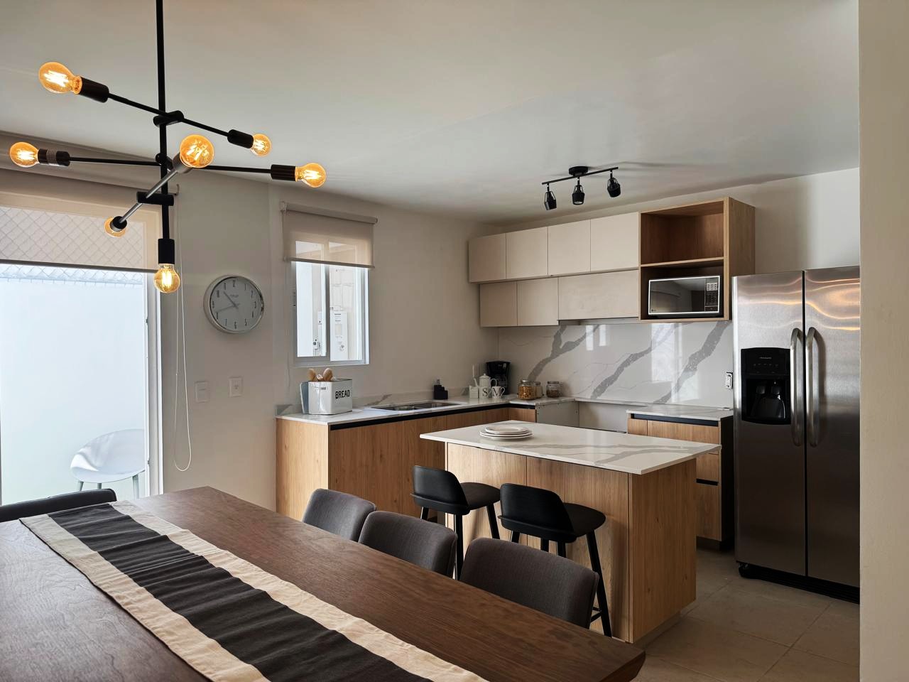 Casa nueva en VENTA en privado, con extraordinaria ubicación al norte de León, Gto. 